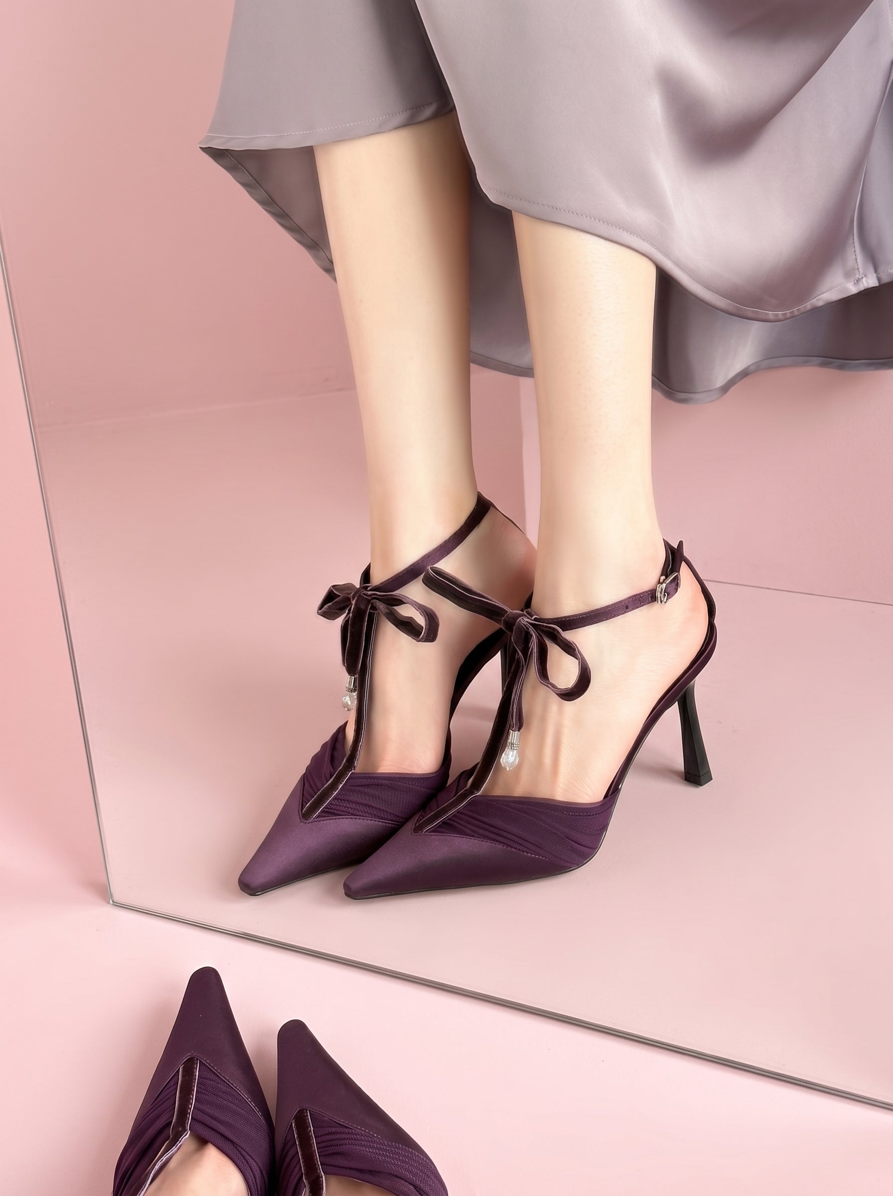 Pointed Toe Bow Heel